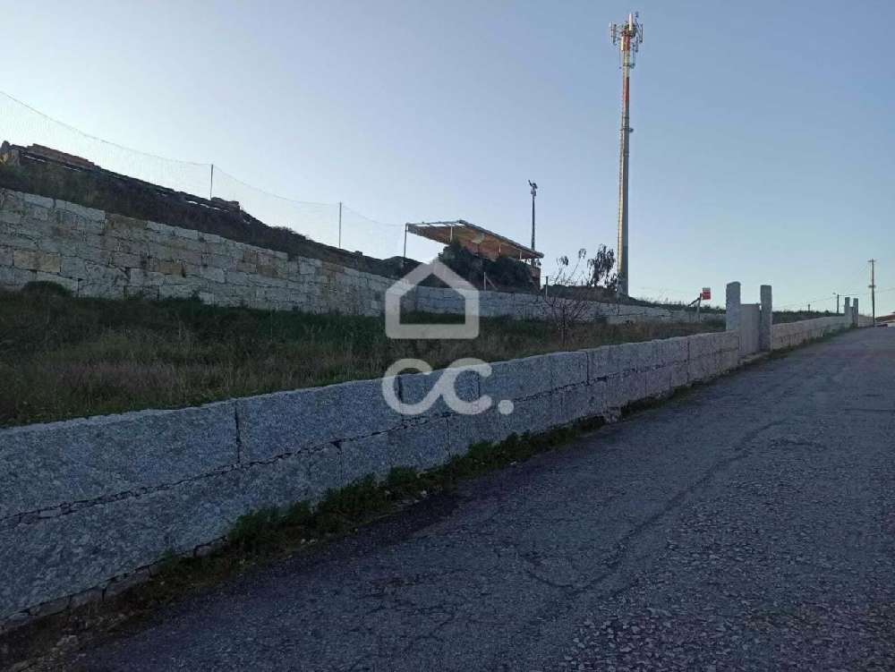 Gominhães Guimarães terreno foto #request.properties.id#