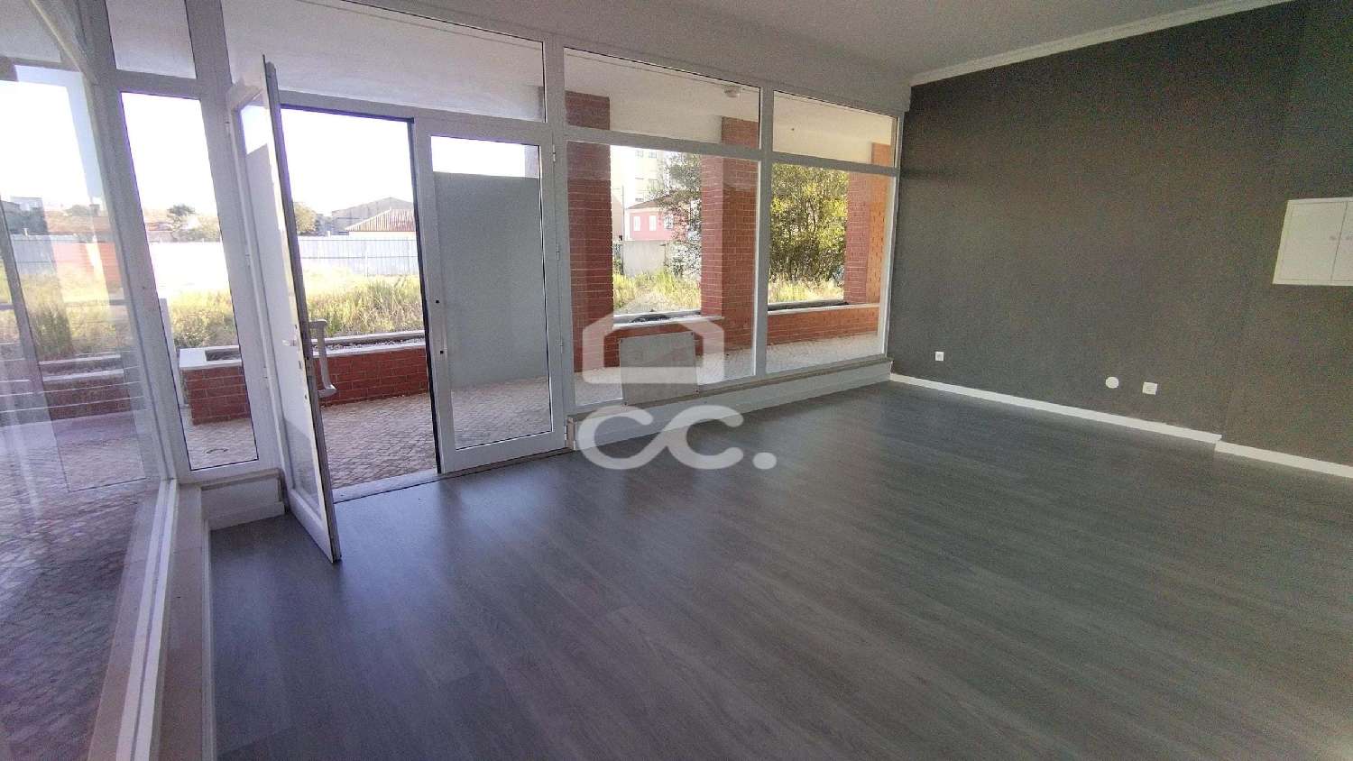  te koop bedrijfsruimte/ kantoor Marinha Grande Marinha Grande 1