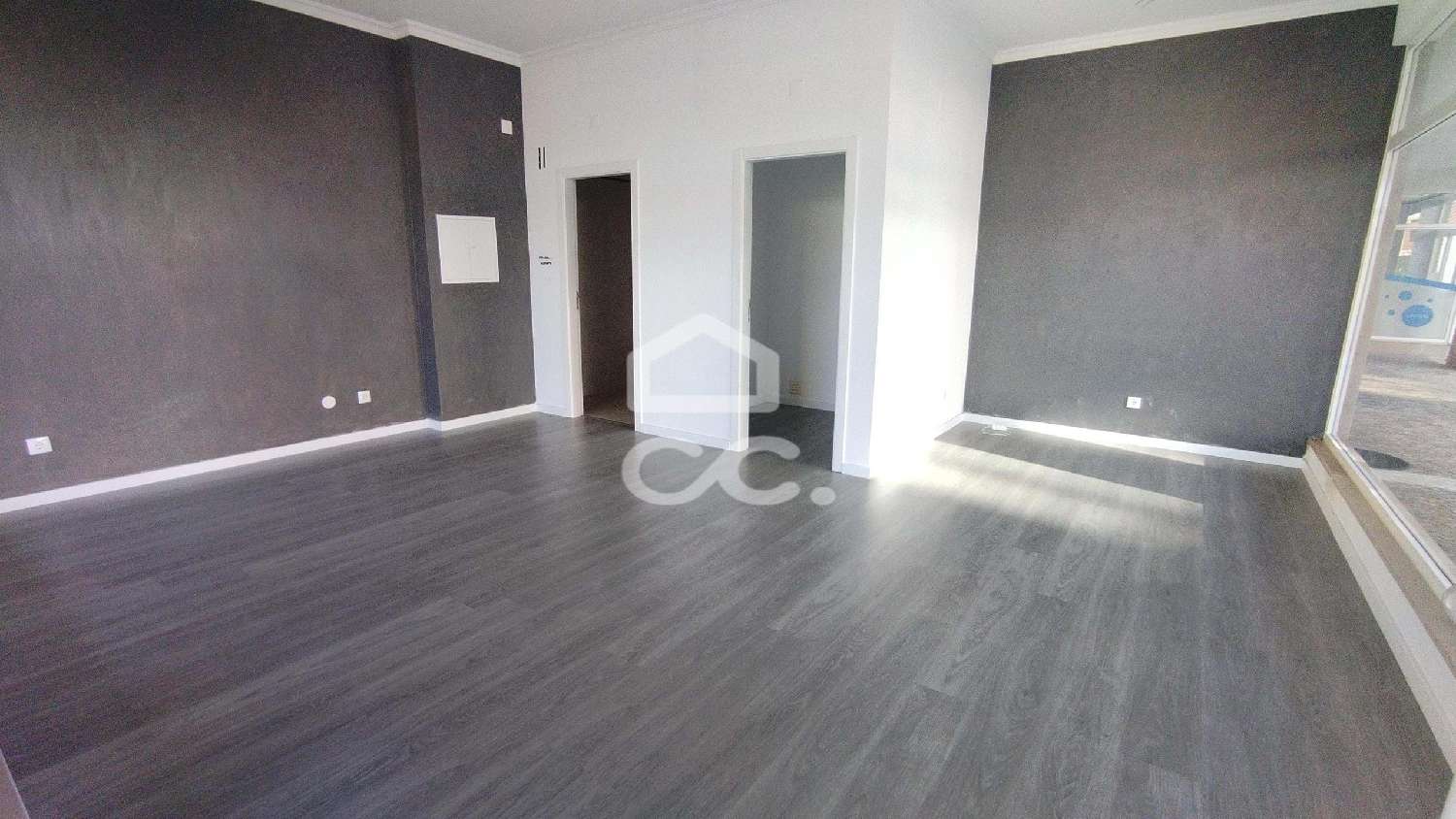  te koop bedrijfsruimte/ kantoor Marinha Grande Marinha Grande 3