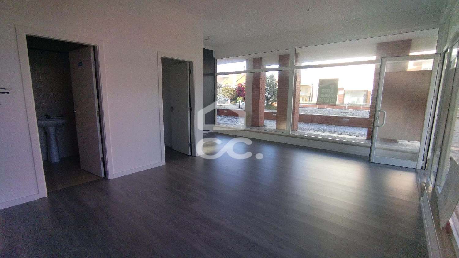  te koop bedrijfsruimte/ kantoor Marinha Grande Marinha Grande 6