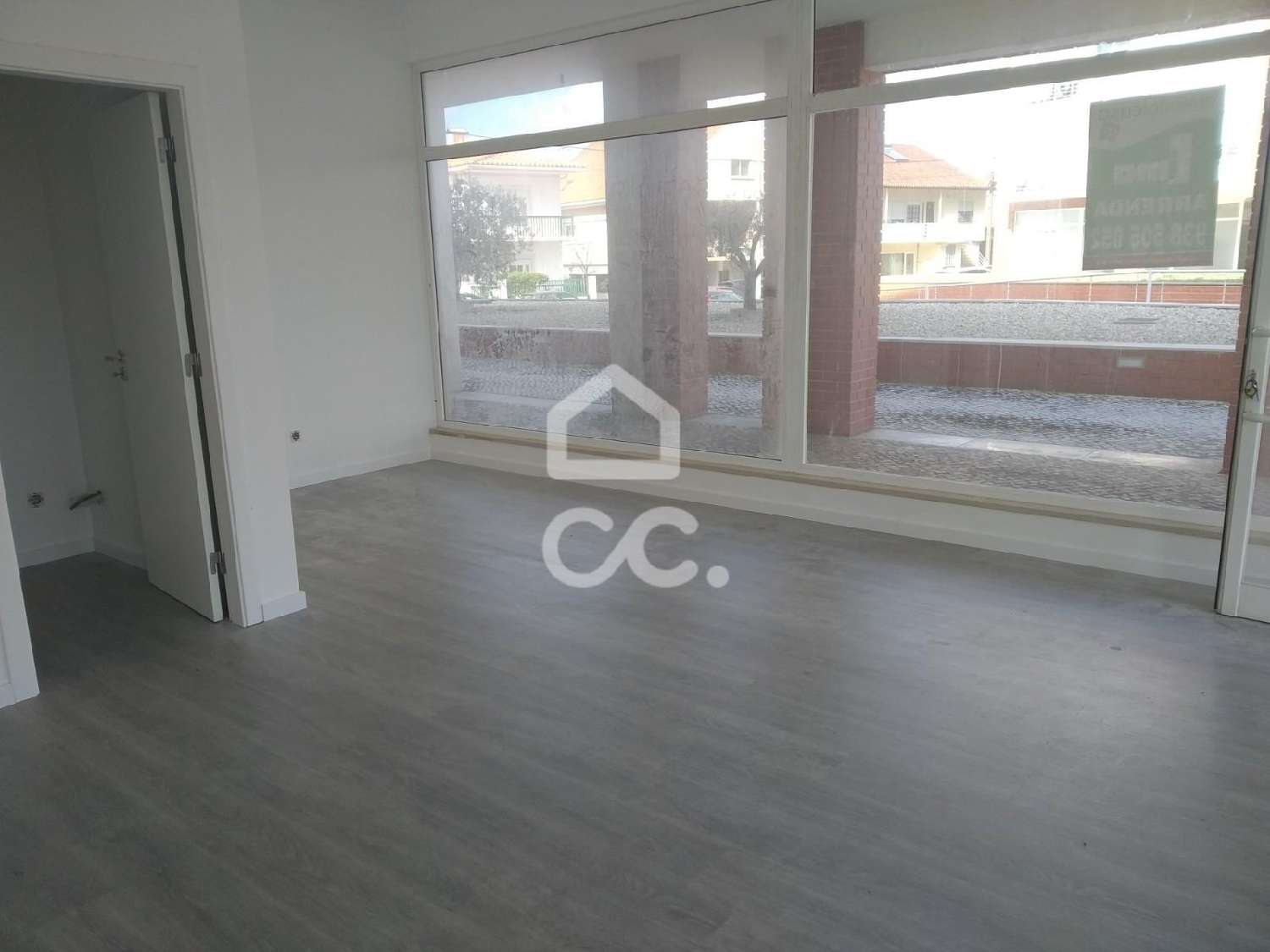  te koop bedrijfsruimte/ kantoor Marinha Grande Marinha Grande 8