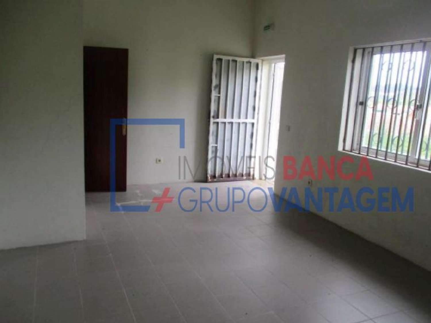  à venda casa Lustosa Lousada 3