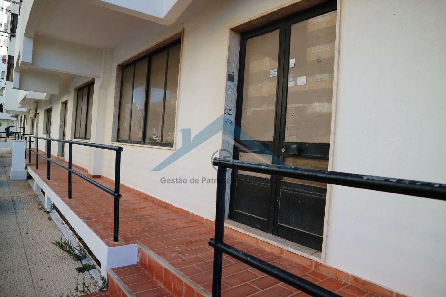 à venda loja Quarteira Loulé 2